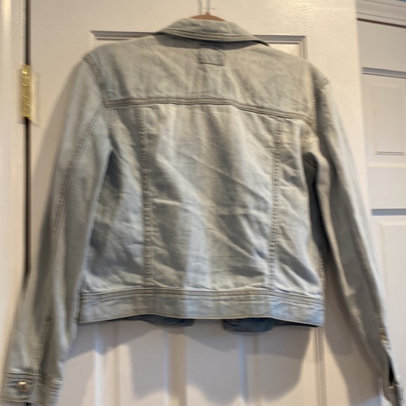 American Eagle light-washed denim jean jacket - Picture 3 of 4